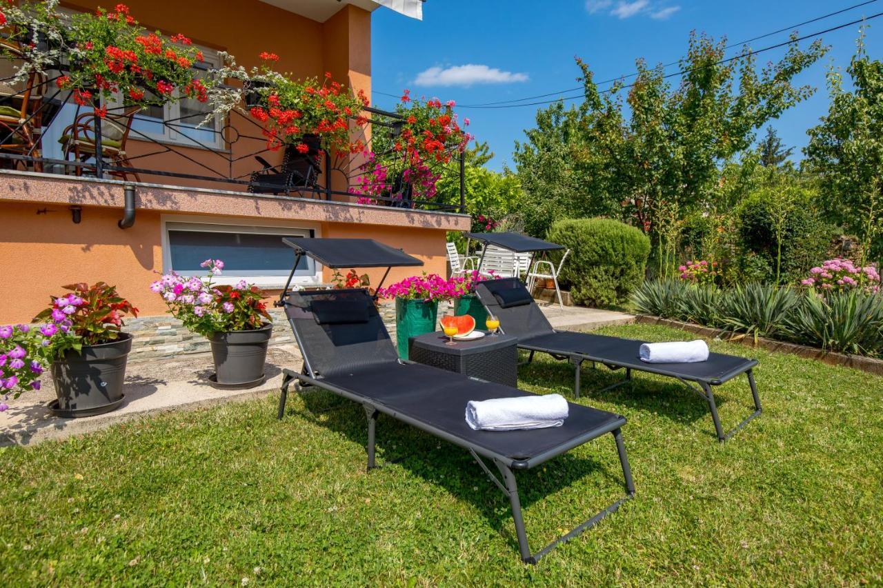Apartment Flowers Kastav Exterior photo
